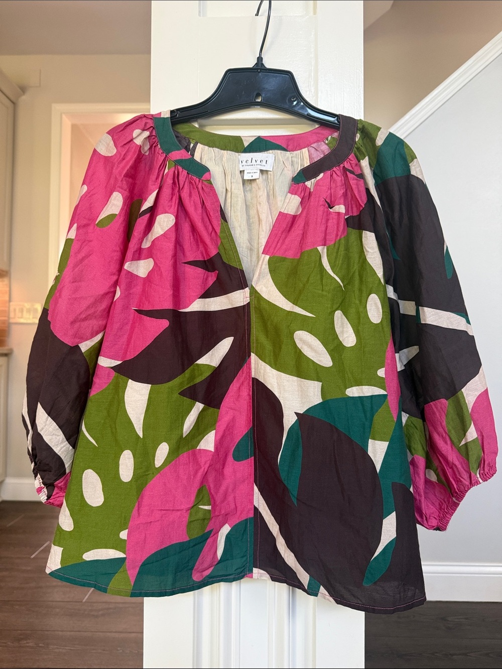 Velvet by Graham & Spencer Pink Multi Floral V Neck Silk Blend Abstract Blouse S - Picture 4 of 10